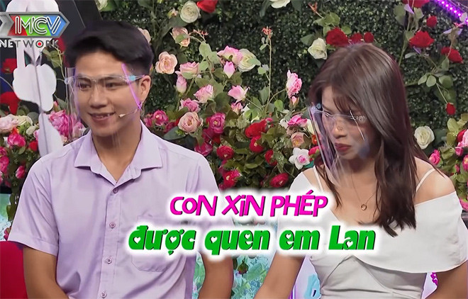 Kết thúc cuộc gặp gỡ ngắn ngủi, hai trái tim rung động đã cùng nhau bấm nút hẹn hò trong niềm vui của ông bà mối và người thân đi cùng.