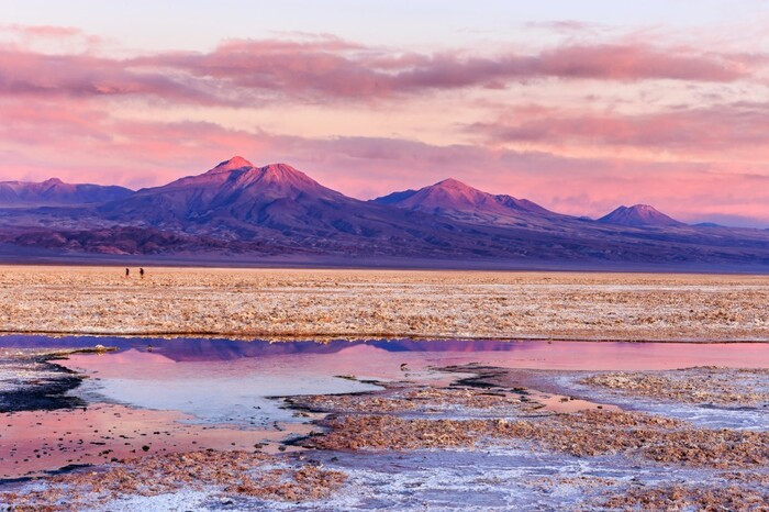 Sa mạc Atacama với cảnh quan hùng vĩ, thu hút khách du lịch. Nơi này được cho rằng là điểm đặt chân mơ ước của những người yêu thích khám phá.