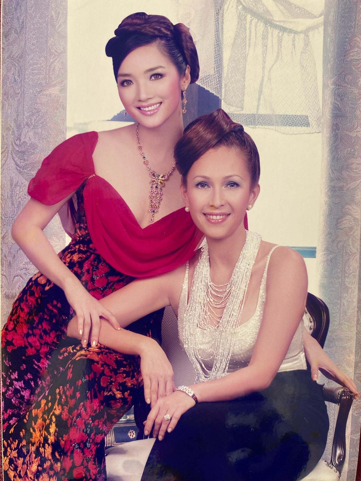 br/> Giáng My chia sẻ: "Ra đường khán giả hay lẫn lộn tên của hai chị em, thậm chí giới thiệu trên sự kiện và đi quay chương trình cũng vậy, mặc dù hai chị em người nét Tây, người Á đông hoàn toàn".