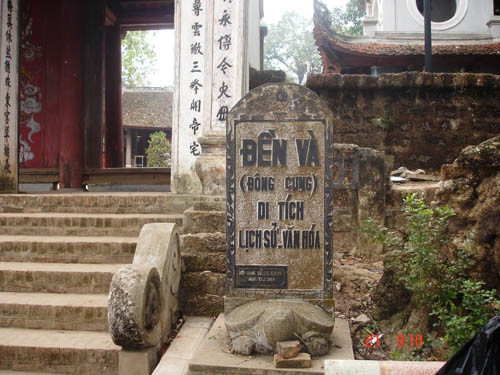 Theo sách "Nguyễn Phúc tộc thế phả", công chúa (công nữ) Nguyễn Phúc Ngọc Hoa, theo tài liệu và sự tích còn lưu giữ của Nhật Bản, là con gái nuôi của chúa Sãi Nguyễn Phúc Nguyên. Năm 1619, Công nữ Ngọc Hoa được gả cho Araki Sotaro, nhà hàng hải kiệt xuất thuộc dòng dõi Samurai sang buôn bán Hội An (Quảng Nam). Một năm sau, bà theo chồng về Nhật sống và mất năm 1645.