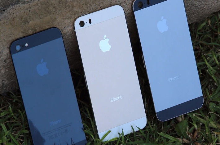 Một nửa người dùng iPhone sẽ chuyển sang iPhone 5S và 5C ngay lập tức. Đây là kết quả của một bản điều tra do trang mạng Ask.com tiến hành , hầu hết người dùng iPhone có ý định nâng cấp điện thoại, thậm chí là trước khi có lễ ra mắt chính thức các điện thoại mới (46% trong số 4.000 người được hỏi cho biết họ sẽ nâng cấp ngay lập tức, 54% cho biết họ sẽ nâng cấp, nhưng chưa phải bây giờ).