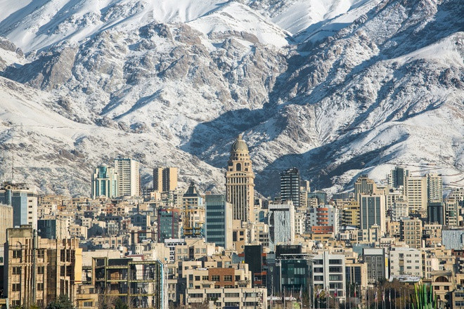 br/> Tehran là thủ đô và thành phố lớn nhất Iran, trung tâm kinh tế và văn hoá của cả nước. Thành phố này cũng là một trong những địa danh du lịch nổi tiếng, tập trung nhiều điểm tham quan như cung điện Golestan, tháp Azadi, viện bảo tàng quốc gia Malik, công viên Park-e-Jamshidieh, Park-e-Mellat… Ảnh: Tehran CAB.