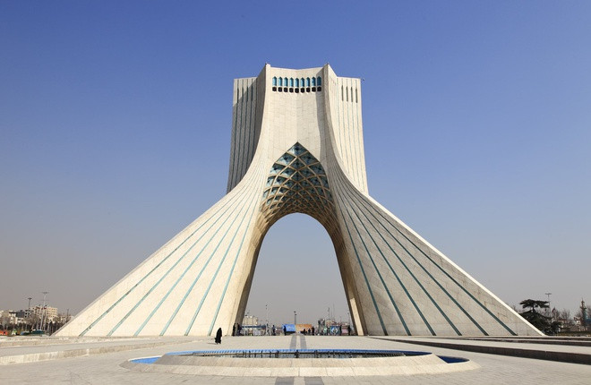 br/> Người Iran sử dụng lịch riêng là Dương lịch với việc tính toán thời gian dựa trên chuyển động của Trái Đất xung quanh Mặt Trời. Ngày đầu năm mới là ngày đầu tiên của mùa xuân và được gọi là Nowrouz. 6 tháng đầu năm có 31 ngày, 5 tháng tiếp theo có 30 ngày và tháng cuối cùng bình thường có 29 ngày nhưng năm nhuận là 30 ngày. Ảnh: Salar Arkan.