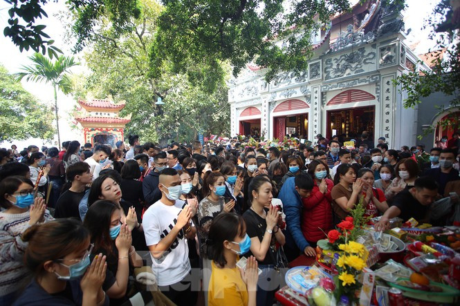 ##s###Phủ Tây Hồ trưa ngày mồng 1 tháng 11 âm lịch.
