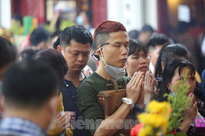##s###Tuy nhiên, vẫn còn một số người còn có tâm lý chủ quan, không đeo khẩu trang nơi tập trung đông người.