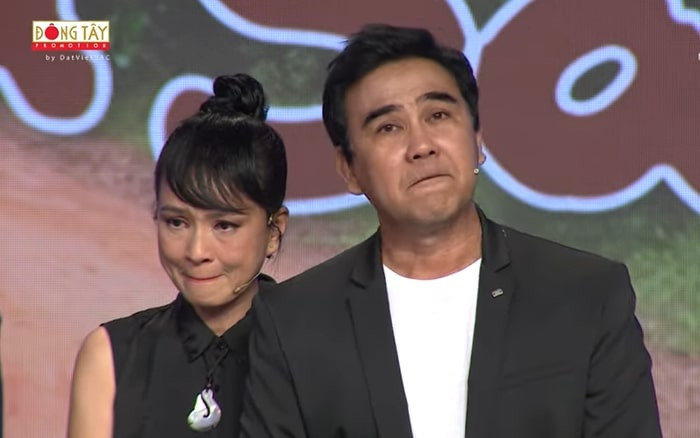 Khi theo dõi trích đoạn phim, MC Quyền Linh và NSƯT Ngọc Hiệp không cầm được nước mắt khi thấy những đồng nghiệp đã mất. Nam chính phim Những nẻo đường phù sa vừa xem video vừa gọi tên những người đã qua đời như đạo diễn Châu Huế, nhạc sĩ Bảo Phúc, nghệ sĩ Hồ Kiểng, diễn viên Robert Hải... Ê-kíp bộ phim và các khách mời, khán giả có mặt tại trường quay còn cùng hát bài chủ đề của phim.
