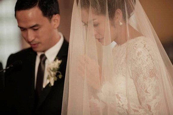 Trước đó, Tăng Thanh Hà cũng viết lời cực tình cho chồng đại gia. Tăng Thanh Hà và ông xã Louis Nguyễn tổ chức đám cưới hoành tráng vào tháng 11/2012. Vào thời điểm đó, Tăng Thanh Hà đang ở đỉnh cao của sự nghiệp diễn viên. Sau khi kết hôn, nữ diễn viên quyết định tạm dừng đóng phim để tập trung cho công việc kinh doanh cũng như chăm sóc gia đình nhỏ. Đến hiện tại, Tăng Thanh Hà và Louis Nguyễn có hai con (một trai, một gái). Cả hai cũng thường xuyên chia sẻ những khoảnh khắc ngọt ngào bên nhau khiến nhiều người ngưỡng mộ.