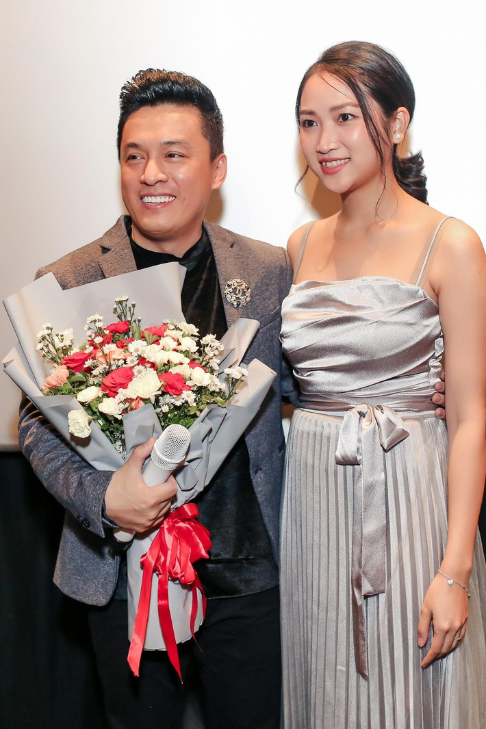 Lam Trường và bà xã 9X Yến Phương kết hôn năm 2014. Vợ của nam ca sĩ là một cô gái có ngoại hình xinh xắn, cùng nụ cười rạng rỡ toát lên nét dịu dàng, thân thiện. Sau kết hôn và sinh con, Lam Trường từng bày tỏ, vợ con là điểm tựa vững chắc để anh yên tâm chèo chống với sóng gió ngoài đời.
