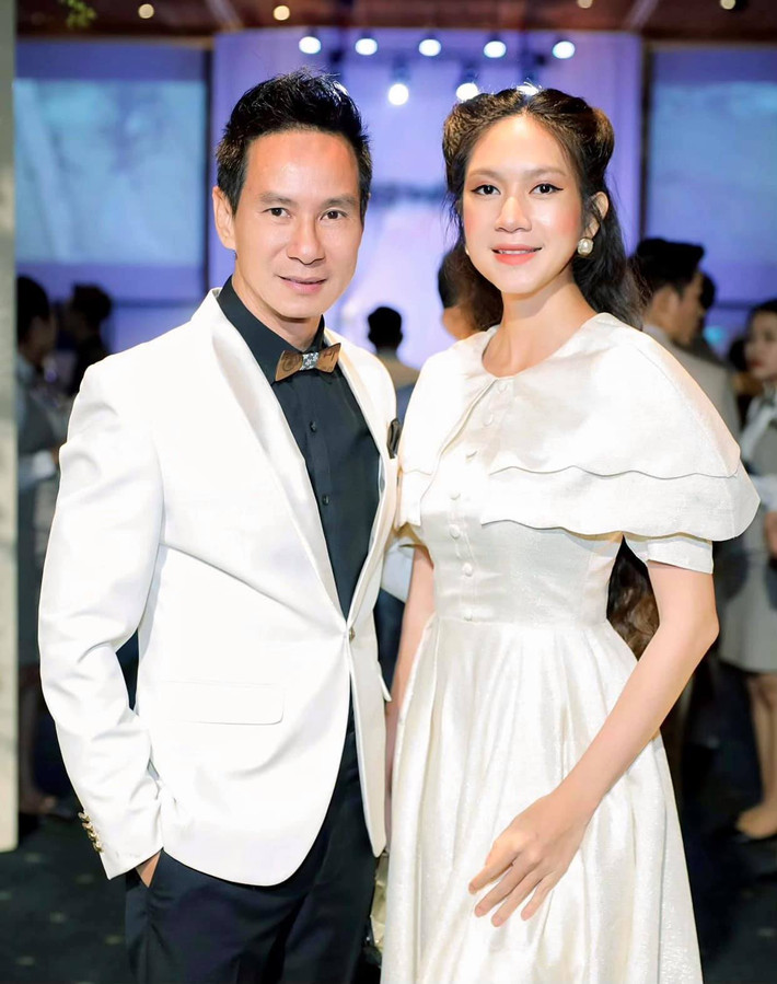 Lý Hải - Minh Hà cũng được coi là một cặp đôi vàng của làng showbiz Việt. Lý Hải kết hôn với Minh Hà vào năm 2010. Họ kém nhau 16 tuổi nhưng có một tổ ấm hạnh phúc, viên mãn.