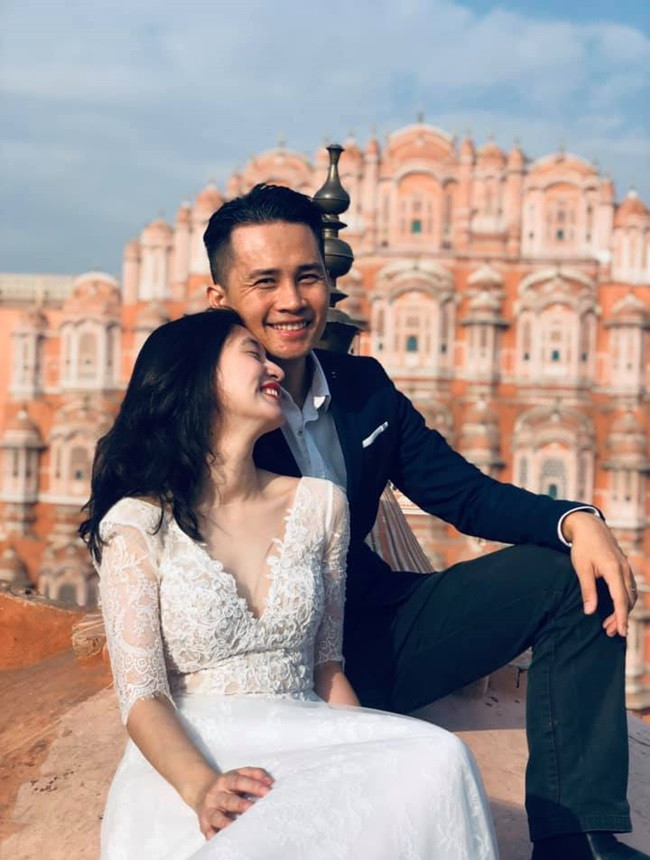 Những bức hình đều được chụp vào trước 9h sáng hoặc 16h chiều, khi ánh sáng nhẹ nhàng. Vì được chụp ở những đất nước khác nhau, có khí hậu và địa hình khác nhau từ núi, biển, đường phố... nên hình nào cũng vô cùng sinh động và ấn tượng. Tất cả lưu giữ những khoảnh khắc tự nhiên, ngọt ngào và hạnh phúc nhất của cặp đôi.