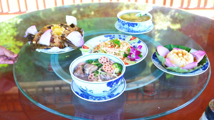Có thể nói, du khách khi tới Ninh Bình không chỉ "đã mắt", thoải mái ảnh sống ảo đem về mà giờ còn có thể đắm chìm trong những hương vị ẩm thực đậm chất Việt.