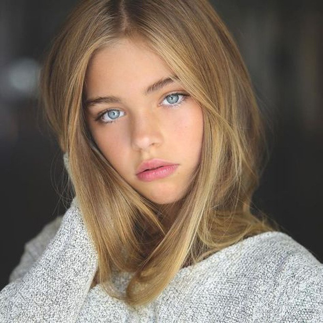 Jade Weber (sinh năm 2005) là cô gái mang 3 dòng máu Pháp, Mỹ và Trung Quốc. Năm 9 tuổi, Weber được một nhiếp ảnh gia phát hiện và nhanh chóng nổi lên nhờ nhan sắc nổi bật. Năm 2017, một chương trình truyền hình Mỹ còn gọi cô là một trong 5 bé gái xinh nhất thế giới.