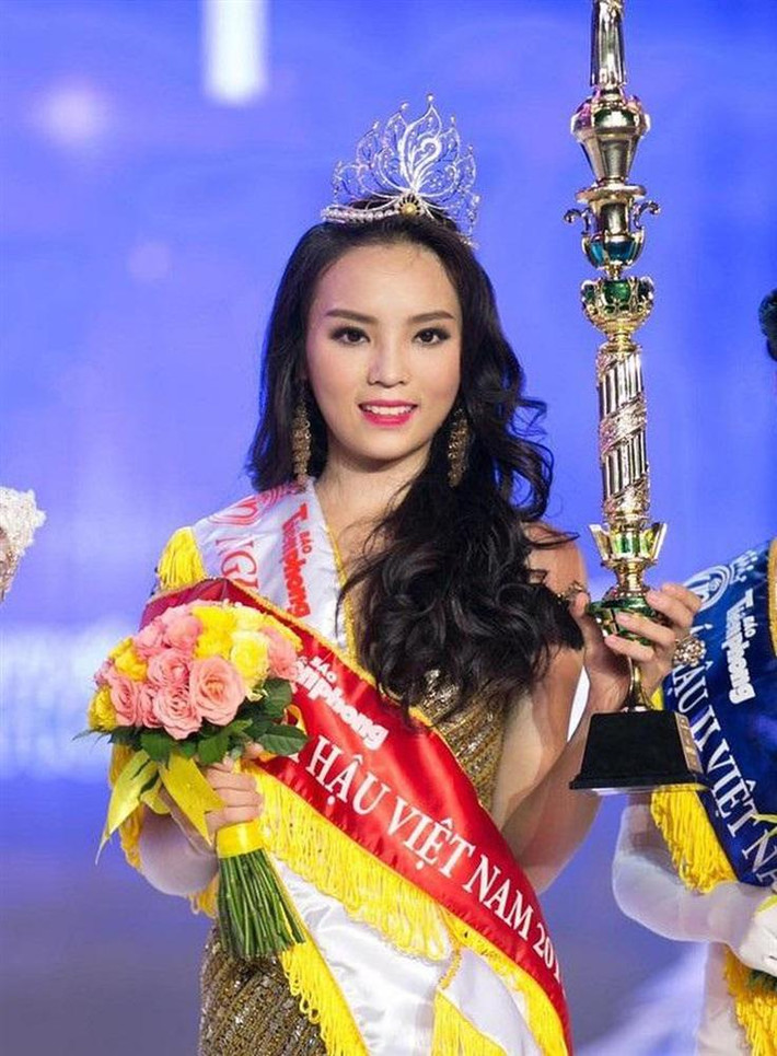 ##b###Hoa hậu Việt Nam gây tranh cãi nhất: Đăng quang mùa giải 2014, Nguyễn Cao Kỳ Duyên vấp phải nhiều chỉ trích dư luận. Nhiều người cho rằng thí sinh đến từ Nam Định kém sắc, già trước tuổi 18. Ngoại hình tân hoa hậu thậm chí bị chê lép vế trước Á hậu 1 - Nguyễn Trần Huyền My.