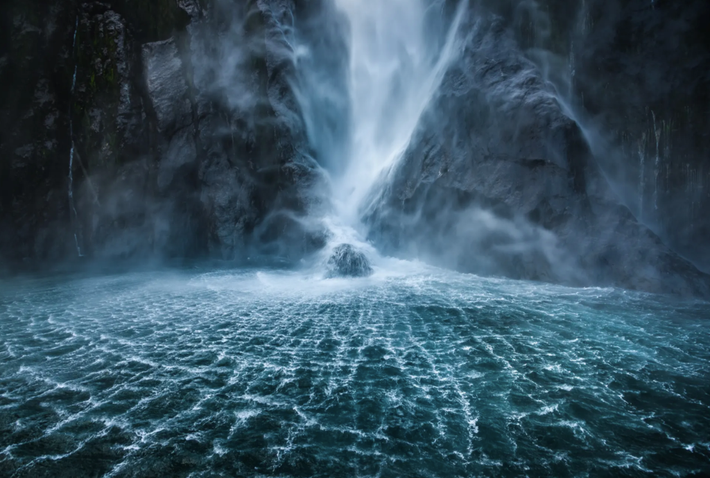 br/> "Á quân" ở cùng hạng mục là bức ảnh Landscapes Electric (tạm dịch: Thác điện) của Joshua Cripps (Mỹ) chụp tại thác Stirling, New Zealand. Ảnh: Joshua Cripps.