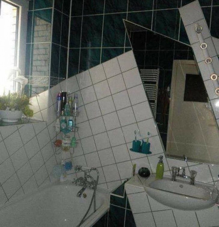 Lại một phong cách lát gạch nhà vệ sinh đi vào lòng... đất.