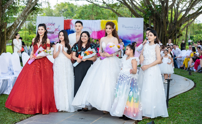 Ngày 13/11 tới đây, NTK Phương Hồ tiếp tục trình làng show diễn đầy mong chờ Búp Bê Show với nhiều thông điệp ý nghĩa dành cho các model kids cùng sàn diễn được đầu tư công phu theo phong cách hiện đại.