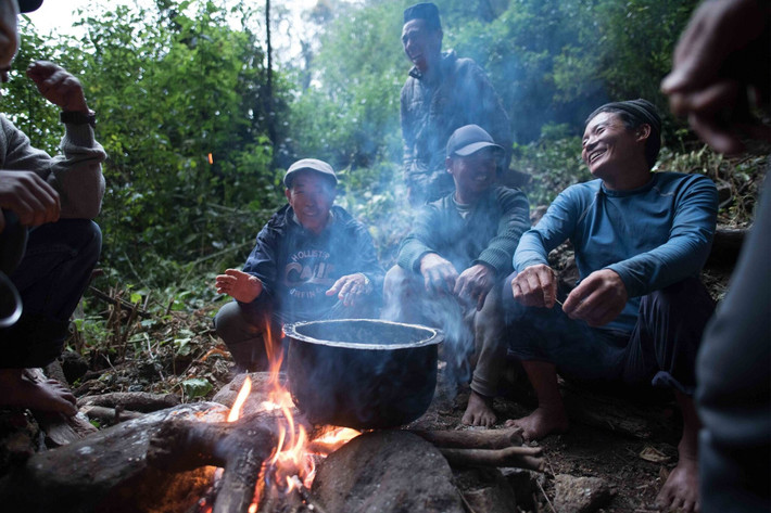 Công việc truyền thống này đang có nguy cơ bị biến mất trong tương lai do thương mại hóa và thiếu sự quan tâm từ các thế hệ trẻ. Họ bị thu hút đến các thành phố lớn bởi công việc dễ dàng và sinh lợi hơn. Purna hy vọng có thể truyền lại kiến thức và kỹ năng của mình cho các thành viên khác trong nhóm để nghệ thuật săn mật ong có thể tồn tại.