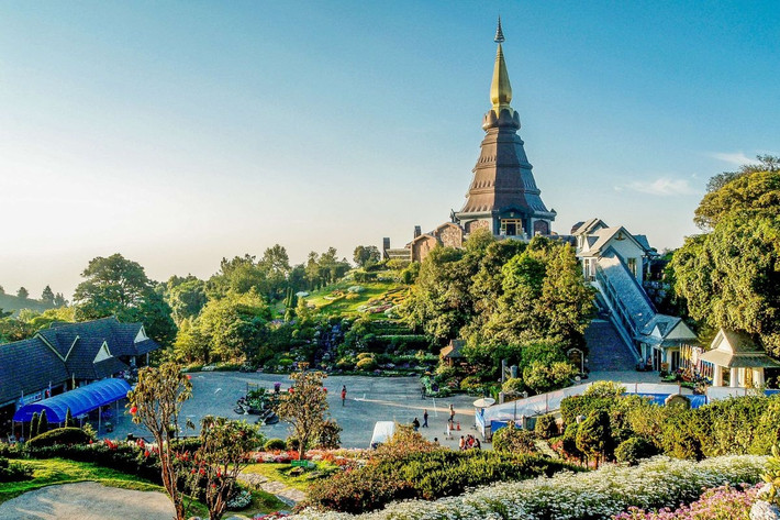 Chiang Mai, Thái Lan: Chiang Mai nằm ở phía bắc Thái Lan, nổi tiếng với những ngôi đền nổi tiếng, khung cảnh yên bình và ẩm thực phong phú. Thành phố miền núi này là nơi tốt nhất để tham quan, tìm hiểu về các địa điểm thờ cúng cổ xưa của xứ sở chùa Vàng. Chiang Mai cũng có nhiều điểm tham quan tự nhiên tuyệt đẹp. Đáng chú ý là khu bảo tồn voi rừng Elephant Jungle Sanctuary và thác nước Parque Nacional Doi Suthep-Pui. Ảnh: Ampols/iStock.