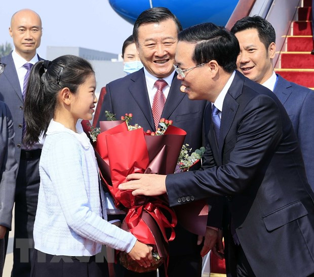Lễ đón Chủ tịch nước Võ Văn Thưởng tại Sân bay Bắc Kinh. (Ảnh: Thống Nhất/TTXVN)