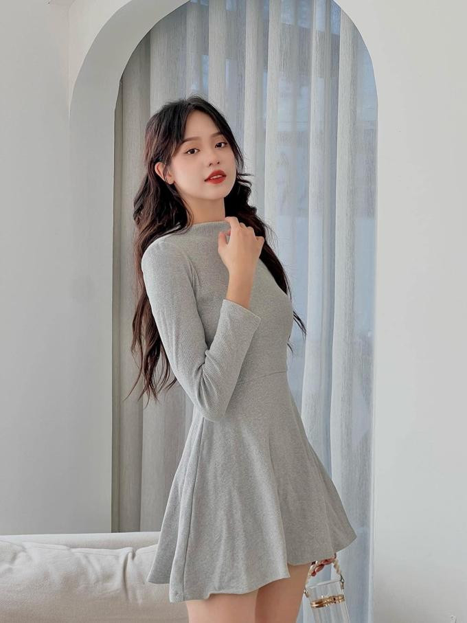 ếu là váy liền, Thanh Thủy cũng chọn các sắc màu trung tính và kín như bưng.