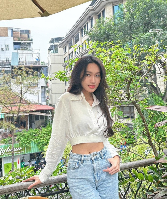 Doãn Hải My cũng thường xuyên lựa chọn áo dáng croptop để phù hợp với phong cách thời trang năng động, trẻ trung của mình (Ảnh: Facebook nhân vật).