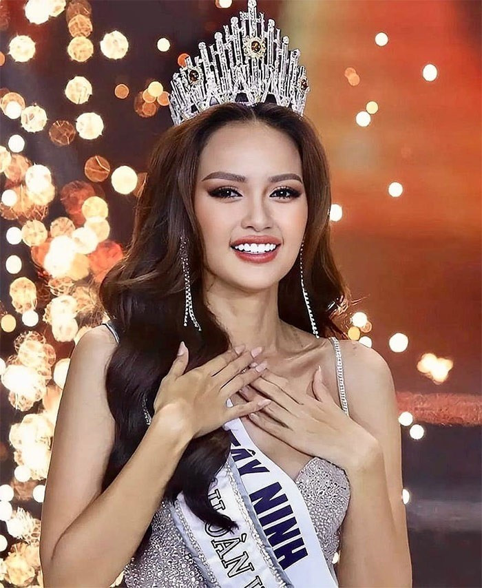 Mới đây nhất, Hoa hậu Ngọc Châu thừa nhận không thể tốt nghiệp ngành Công nghệ sinh học tại Đại học Tôn Đức Thắng vì quá hạn đào tạo. Hoa hậu cho biết thời điểm đó cô bị cuốn vào những cuộc thi và phải lựa chọn con đường cho riêng mình.