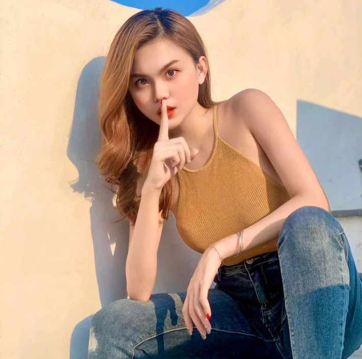 Võ Ngọc Yến Nhi là người đến từ Cần Thơ nhưng hiện cô đang sinh sống và làm việc ở TP Hồ Chí Minh. Cô nàng 27 tuổi hiện đang làm người mẫu ảnh, reviewer khá nổi tiếng.