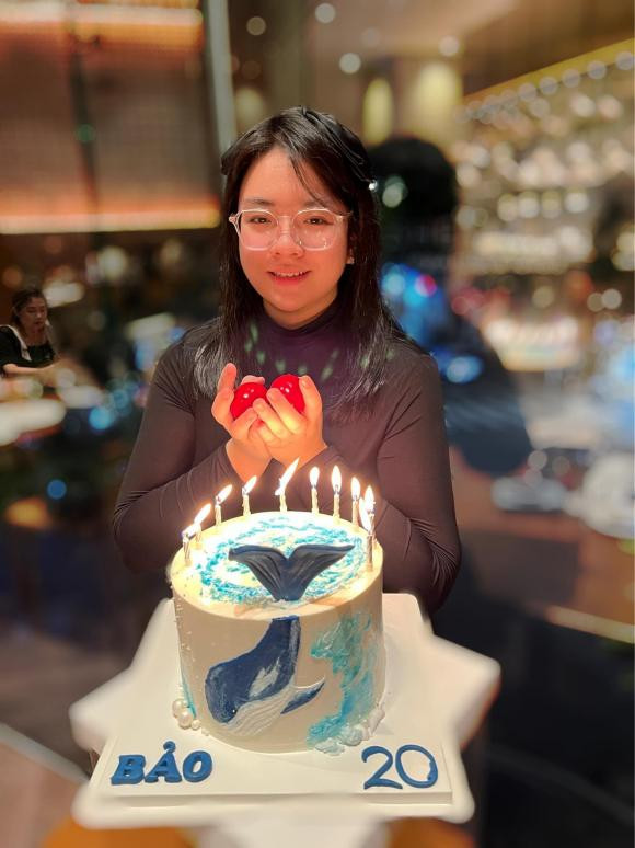 Ở tuổi đôi mươi, Gia Bảo ngày càng xinh. Không quá khi nói cô gái chẳng kém các hot girl trên mạng.