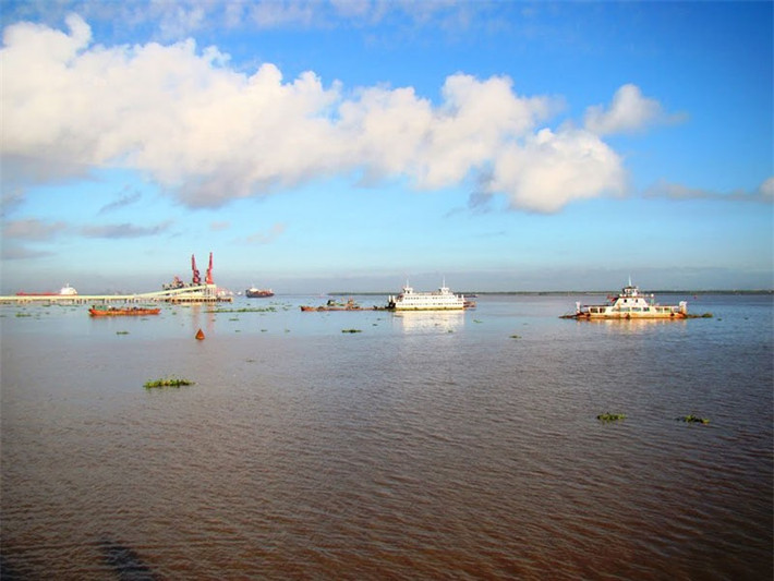 Sông Bạch Đằng có chiều dài 32 km. Ảnh: Thanh Sơn HP.