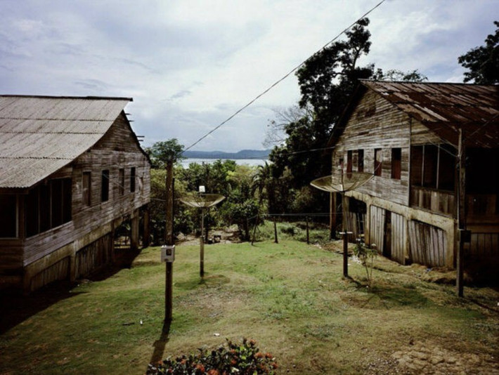4. Fordlândia, Brazil: Được biết đến như thành phố trong rừng bị lãng quên của Henry Ford, Fordlanadia, Brazil được lập ra vào năm 1928 để làm nơi trồng cây cao su. Ford mơ ước rằng, nơi đây sẽ trở thành một thành phố hiện đại với những trung tâm, cửa hàng. Tuy nhiên, kế hoạch này bị thất bại do đất vùng này cằn cỗi, khiến cây cao su không phát triển. Ngoài ra, sự nổi dậy của công nhân vào 1930 cũng là một nguyên nhân.