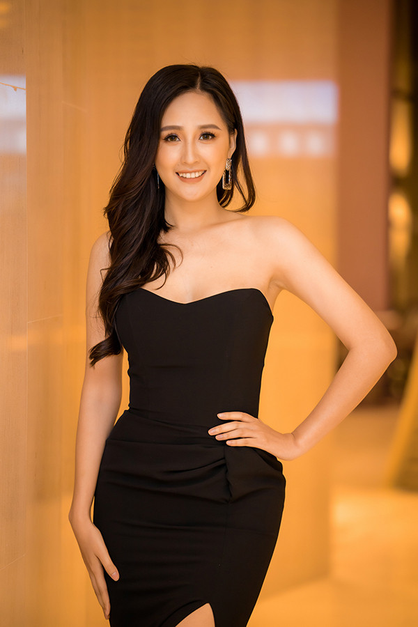 Không còn hoạt động tích cực trong showbiz mà chủ yếu dành thời gian cho việc đầu tư tài chính nhưng Mai Phương Thúy vẫn được nhiều nhãn hàng tin tưởng mời làm đại sứ hình ảnh. Cô cũng rất chú trọng việc chăm chút ngoại hình thật chỉn chu mỗi lần xuất hiện.