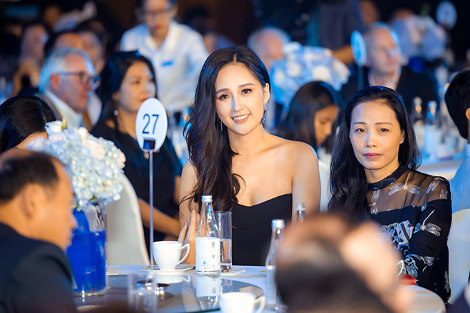 Sự nghiệp đầu tư tài chính thành công giúp Mai Phương Thúy có được khối tài sản lớn, không còn phải lo lắng về chuyện tiền bạc. Tuy nhiên, cô vẫn muốn kiếm thêm tiền để thành lập một quỹ học bổng tài trợ cho các nhà khoa học trẻ. "Tôi nhận thấy nên đầu tư vào lĩnh vực này vìkhoa học công nghệ sẽ giúp tạo lợi thế cạnh tranh cho đất nước, đồng thời phát triển nền kinh tế. Nhiều người Việt hiện chỉ thích kiếm tiền chứ không đầu tư trong khi những tập đoàn lớn trên thế giới đều làm chủ công nghệ. Tôi nghĩ chúng ta cần có chế độ đãi ngộ tốt hơn cho khoa học", người đẹp nói.