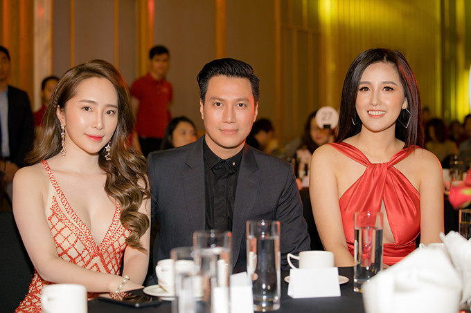 Hoa hậu hội ngộ diễn viên Việt Anh và Quỳnh Nga. Đây là sự kiện được nhãn hàng do Mai Phương Thúylàm đại sứ suốt 10 năm nay thực hiện.