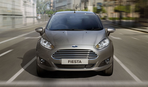 Ford Fiesta Titanium nổi bật với thiết kế nội ngoại thất cải tiến.