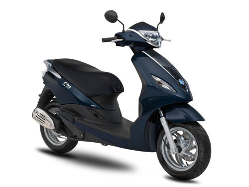 Piaggio Fly 3 van i.e 125cc có giá bán là 41,9 triệu đồng.