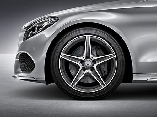 Bộ mâm 5 cánh thể thao AMG 18 inch trên C 250 AMG.