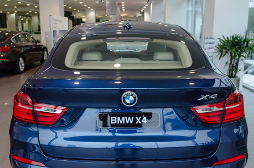 Cụm đèn hậu của BMW X4 với kiểu dáng hình chữ L, đường nét được trau chuốt cách điệu.