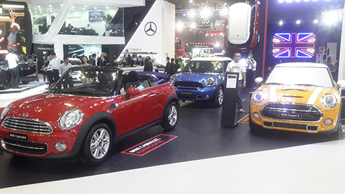Bộ 3 mẫu xe MINI Cooper S, MINI Countryman Cooper S và MINI Cooper Cabriolet trong ngày ra mắt tại triển lãm.