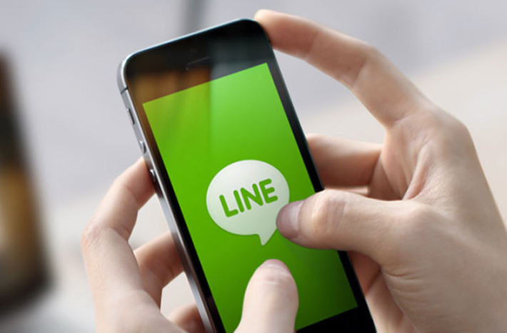 Line cho phép gọi điện thoại ngoài ứng dụng. Với dịch vụ Line Call, người dùng Line trên Android có thể gọi điện cho máy cố định hoặc điện thoại di động hoàn toàn miễn phí trong vòng 30 ngày đầu đăng ký hoặc chỉ mất 2 cent/phút tại Mỹ và Trung Quốc. Dịch vụ này được áp dụng cho những thành viên có đăng ký số điện thoại tại 8 nước trên thế giới. Người dùng iOS sẽ phải đợi thêm một thời gian nữa để được sử dụng dịch vụ.