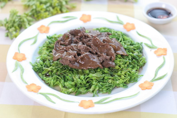 Thịt bò xào rau bí nâng tầm món ăn dân dã.