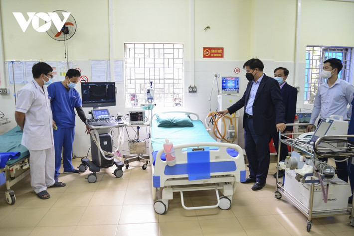 Hơn 16 giường hồi sức với những trang bị hiện đại nhất gồm: máy thở hiện đại, máy thở chức năng cao, hệ thống khí nén Oxi tại giường…