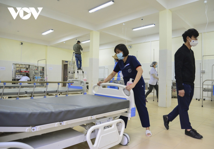 Ngay lập tức, các Bác sỹ, Kỹ thuật viên của Bệnh viện Bạch Mai và cán bộ Trung tâm Y tế thành phố Điện Biên Phủ đã “thần tốc” thiết lập các hệ thông xuyên đêm.