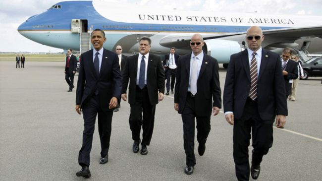 Nhóm vệ sĩ hùng hậu theo sát ông Obama trong mỗi chuyến công du nước ngoài,..