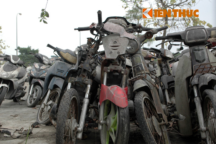 Nhiều xe trơ khung, hoàn toàn thành... "sắt vụn".