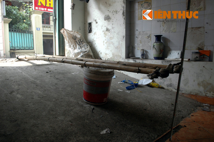 Nền nhà thấp hơn mặt đường khoảng 60cm...