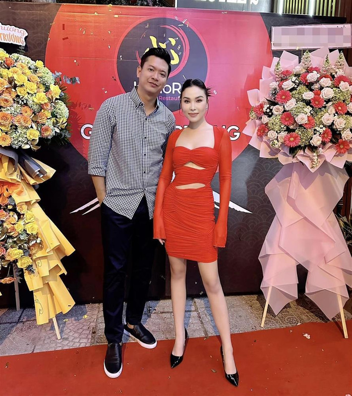 ong có thể thấy Hồ Ngọc Hà, Phương Trinh Jolie vẫn nhỉnh hơn Quỳnh Thư khi đụng hàng. Chiều cao bạn thân Ngọc Trinh có phần khiêm tốn, nên khi diện chiếc đầm này tạo cảm giác hơi dài.