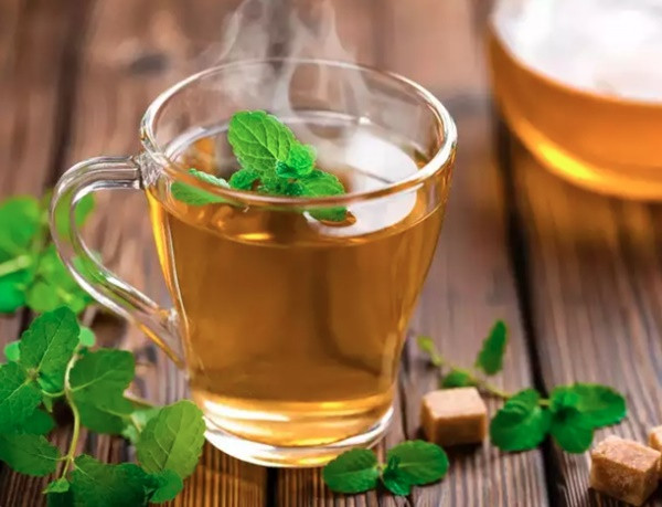 rà xanh: Mọi người thường sử dụng trà xanh sau bữa ăn. Lúc này trà xanh đóng vai trò như một nguồn tăng cường trao đổi chất, và do đó thức ăn được tiêu hóa nhanh hơn.
