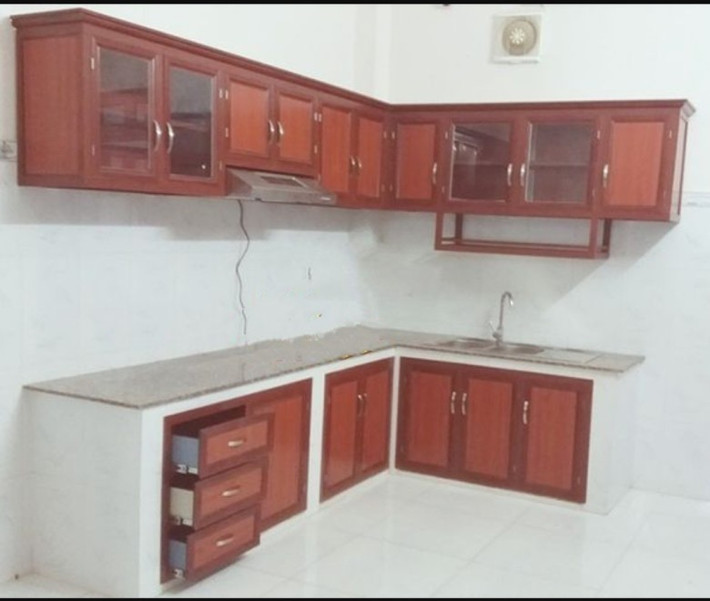 Gian bếp trống rỗng, tài lộc khó đến. Người xưa thường nói: “Lương thực là của Trời cho”, gian bếp trống rỗng, tài phú khó mà đến cho được. Mọi người thường đánh giá mức độ hạnh phúc thông qua “bếp núc”, nếu phòng bếp trống rỗng vậy thì nhất định sẽ thiếu lương thực, đồ ăn. Gian bếp trống rỗng, “thùng gạo” và lương thực thiếu thốn, đó đều là phong thủy rất không tốt trong gia đình.