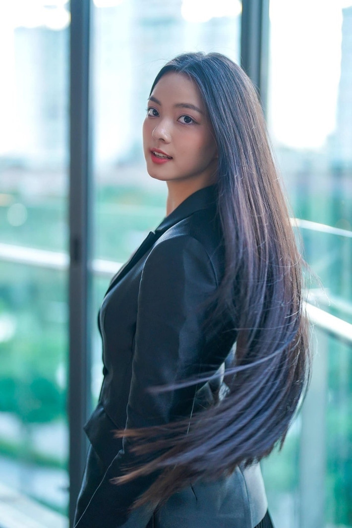 Cô gái xứ Quảng chia sẻ, cô đã nuôi dưỡng mái tóc dài được nhiều năm vì muốn giữ gìn nét truyền thống của gia đình.