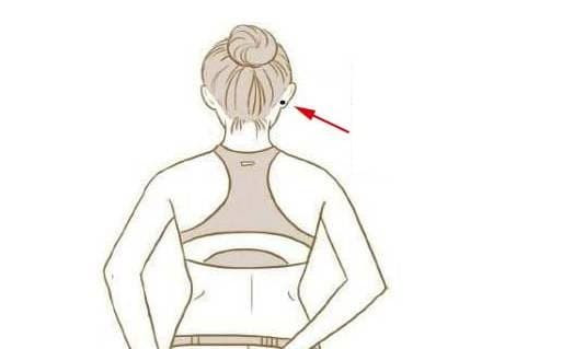 Họ không dễ bị kẻ xấu ganh ghét, làm việc gì cũng rất điềm đạm, tạo cho người đối diện một cảm giác vô cùng tốt, nó đã giúp ích rất nhiều trong sự nghiệp, người có nốt ruồi sau tai là người tốt bụng, đừng xúc phạm họ.